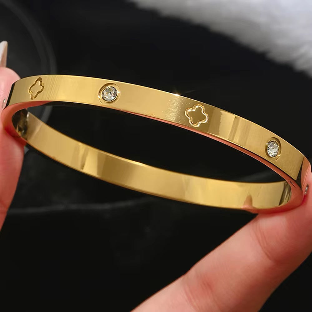 Clover Diamond Bangle