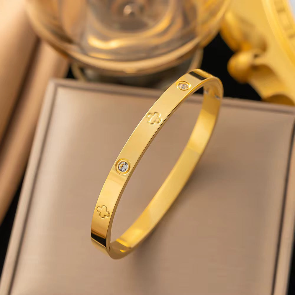 Clover Diamond Bangle